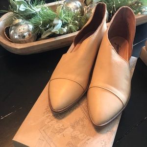 Free People -Flat Royale, Natural Size 38